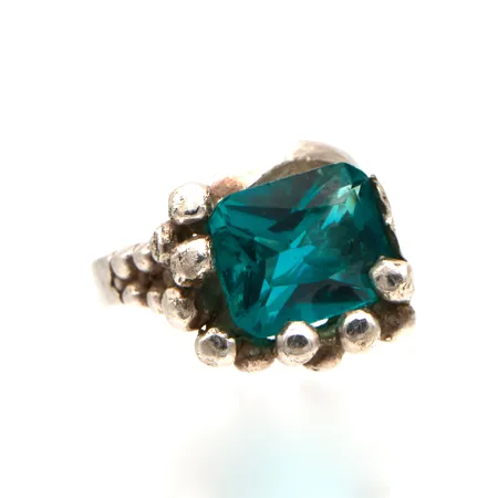 Viallinen kivisormus, koko 17½, 925br, Paino: 8,6 g
