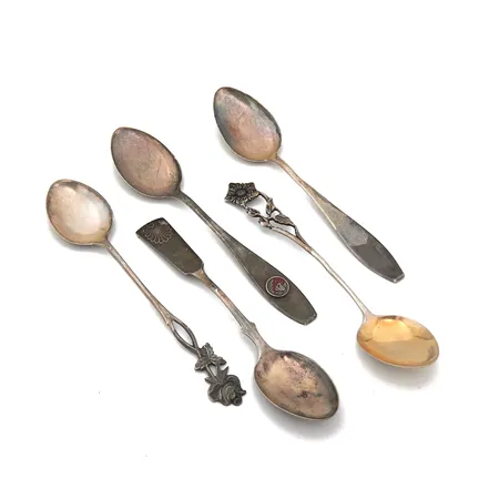 Viisi kahvilusikkaa, 813-830, Paino: 45,8 g