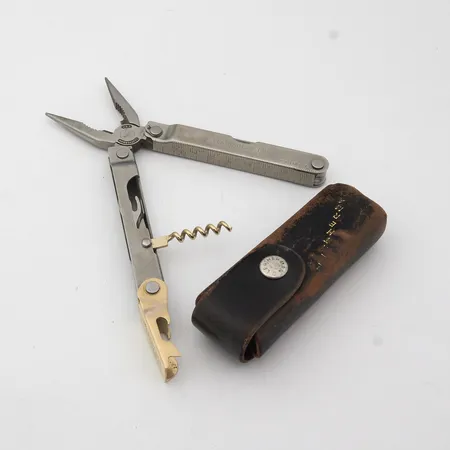 Monitoimityökalu, Leatherman Tool, lisätty viinipullon avaaja, nahkakotelo,