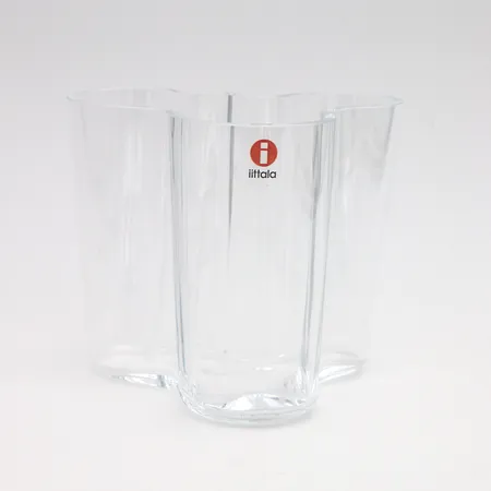 Aalto-maljakko Iittala, kirkas, korkeus 95mm, pohjassa siirtelyjälkiä, laserkaiverrus Alvar Aalto