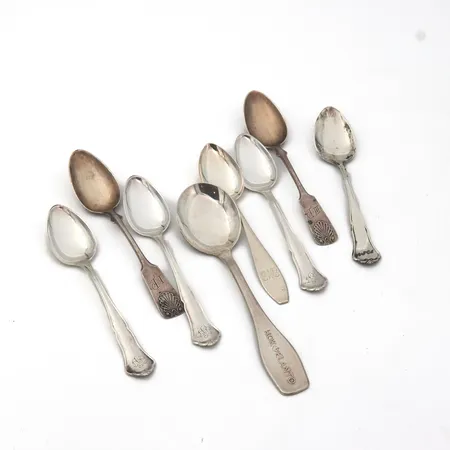 Kahdeksan kahvilusikkaa, kaiverrettu, 813-830, Paino: 105,2 g