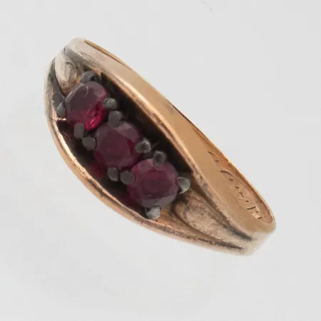 Kivisormus, kaiverrettu, koko 18½, 585br, Paino: 3,8 g