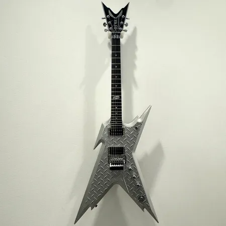Sähkökitara, Dean Dime Razorback 10k, käytön jälkiä, takakansi puuttuu, made in Korea, pehmeälaukku Ei lähetetä