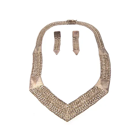 Kaula- ja korvakorut, pituus 44cm, leveys 10-20mm, korkeus 45mm, valmistettu Perussa, 950, Paino: 64 g