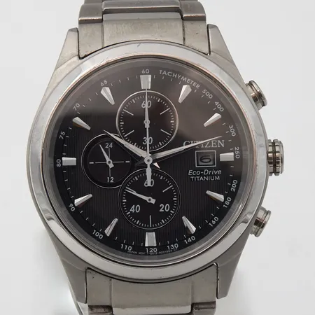 Titaanirannekello Citizen, Eco-Drive Titanium, rungon Ø 42mm, ref. B612-R007793, rannekkeen pituus 165mm, rannekkeessa pientä kulumaa, safiirilasi.