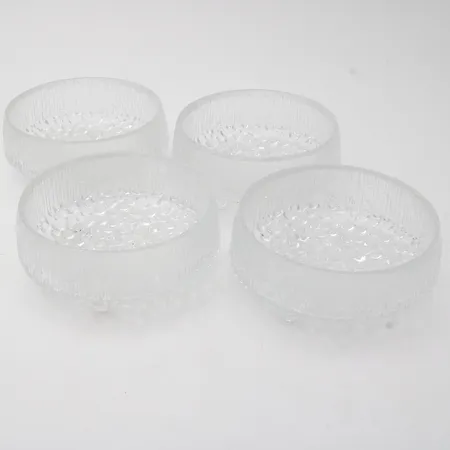 Neljä jälkiruokakulhoa Iittala, Ultima Thule, Tapio Wirkkala, 115ml, Ø 11cm Lähetetään postipakettina.