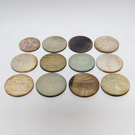 12 juhlarahaa, nimellisarvo 310 markkaa, mm. MM-kilpailut Helsinki 1983, Urho Kekkonen 80 vuotta ja Lahti -78, 500,  Paino: 275,4 g