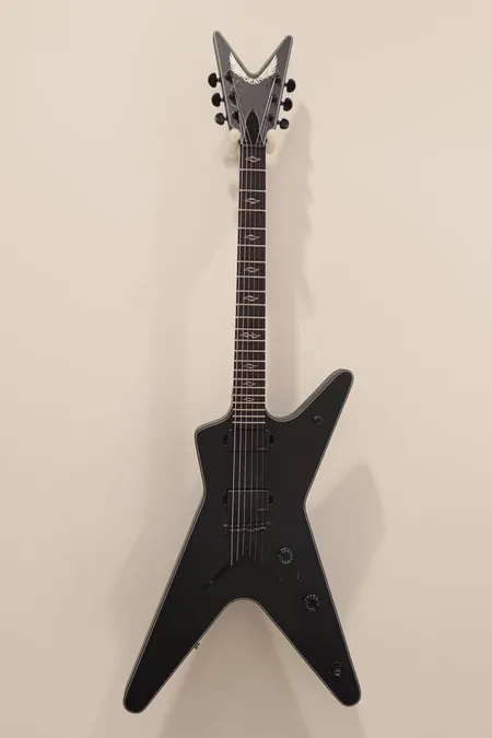 Sähkökitara Dean ML Select Fluence Black Satin, made in indonesia, pieniä käytön jälkiä, laukussa Paino: 0 g