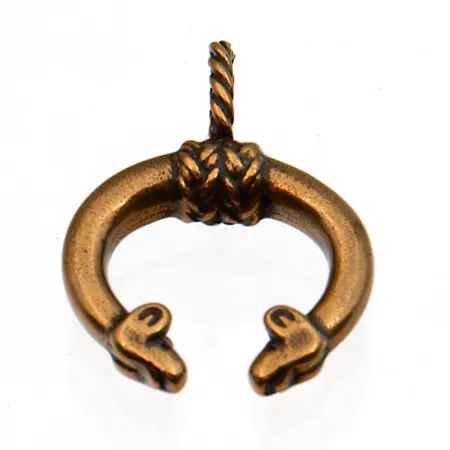 Riipus, Hirvenpää, Kalevala Koru, korkeus 23mm, leveys 17mm, pronssi, 