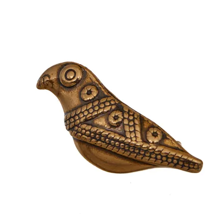 Rintakoru Kalevala, Hattulan lintu, korkeus 15mm, leveys 30mm, pronssia