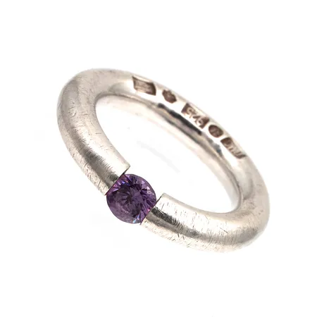 Kivisormus, kivessä kulumia, koko 17, Timo Mustajärvi - Jalo, 925br, Paino: 8 g