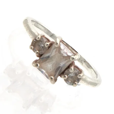 Kivisormus, koko 18, 925br,  Paino: 2,4 g