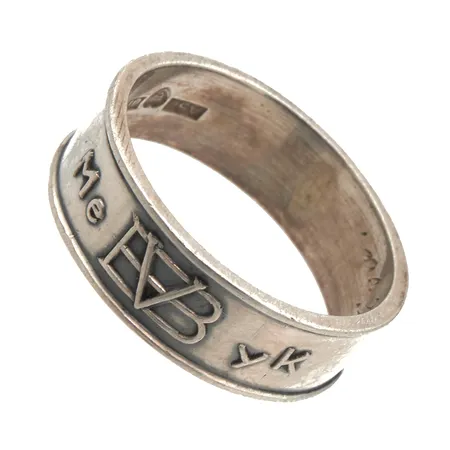 Kuvioitu sormus, kaiverrettu, koko 19½, 813h,  Paino: 4,8 g