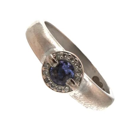 Kivisormus timanteilla 12xn.0.01ct, koko 16½, 750br valkokulta, Paino: 4,7 g