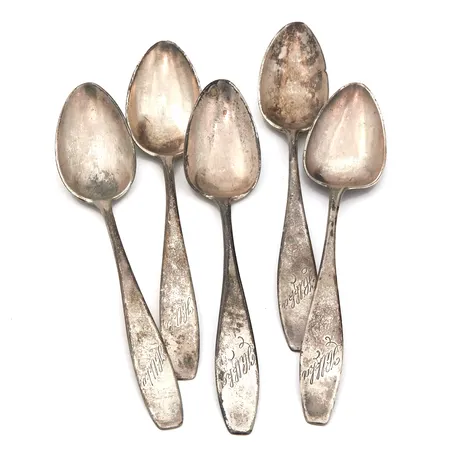 Viisi kahvilusikkaa, Matta, kaiverrettu, käytön jälkiä, pituus 126mm, 813h,  Paino: 56,2 g