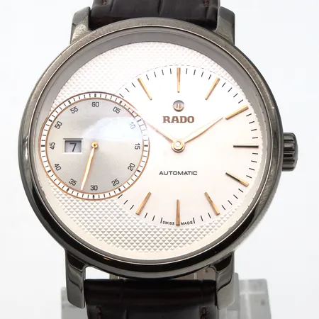 Teräsrannekello Rado Diamaster, automaatti, Grande Seconde, ref. 657.0129.3 , rungon Ø43mm, nahkarannekkeen pituus 170-215mm, laatikko ja paperit päivätty 16.3.2025