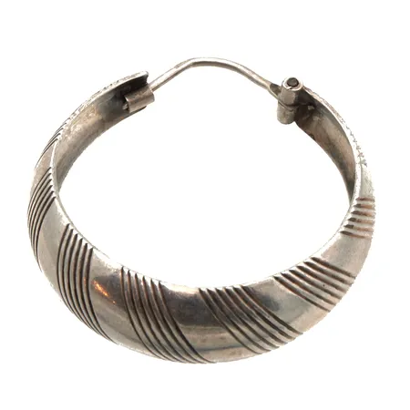 Kuvioitu korvakoru, korkeus 32mm, 925,  Paino: 4,1 g