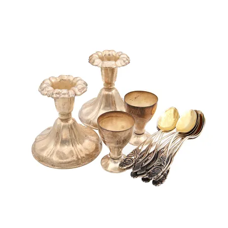 Erilaisia hopeaesineitä, osa viallisia tai kaiverrettuja, 813-830br, Paino: 263,4 g