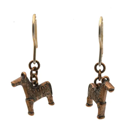 Korvakorut Kalevala Koru, Runoratsu, korkeus 30mm, pronssia