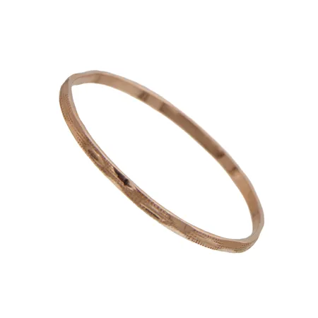 Kuvioitu sormus, koko 17½, runko vääntynyt, 585 leimaamaton, Paino: 0,4 g