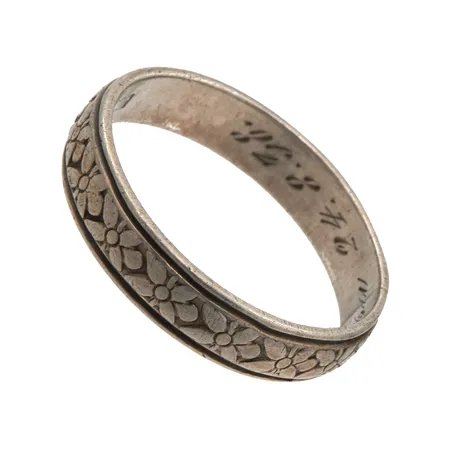 Kuvioitu sormus, kaiverrettu, koko 20¾, 813h,  Paino: 3,6 g