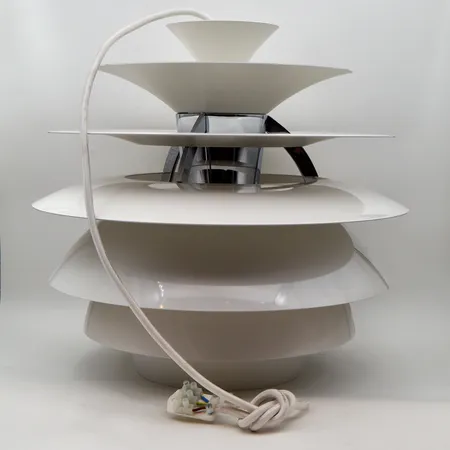 Kattovalaisin, Poul Henningsen, "PH Snowball"/The Snowball, Louis Poulsen, Tanska, korkeus 39cm, Ø 40cm Ei lähetetä