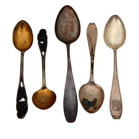 Viisi lusikkaa, osa kaiverrettu, 813, Paino: 64,6 g