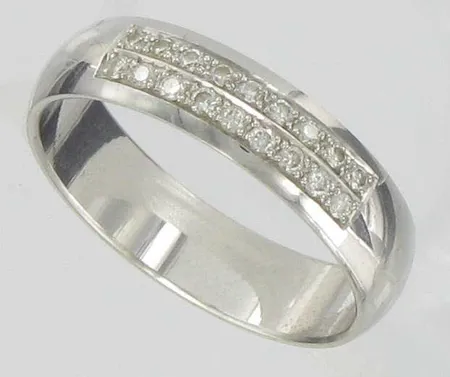 Timanttisormus 18xn.0.005ct, kaivertamaton, koko 18¼, 585vk, paino 3,8g Vikt: 3,8 g