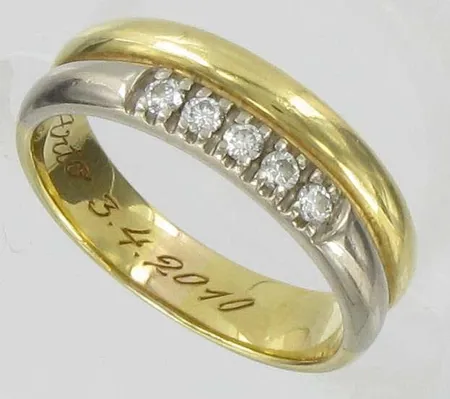 Timanttisormus 5xn.0.02ct, kaiverrettu, koko 18, 750, paino 5,8g Vikt: 5,8 g