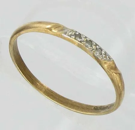 Timanttisormus 3xn.0.005ct, kaivertamaton, koko 17½, 585, paino 1,0g Vikt: 1   g