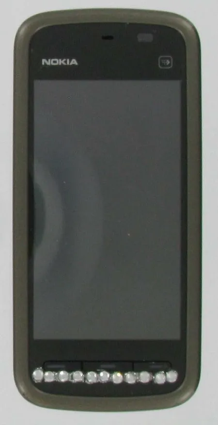 Matkapuhelin Nokia 5230, autoteline, laturi ja kuulokkeet