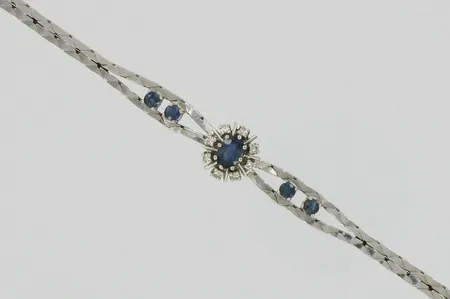 Sinisafiirirannekoru timanteilla 8xn.0,001ct, pituus 18,0cm, 585vk, paino 8,8g Vikt: 8,8 g