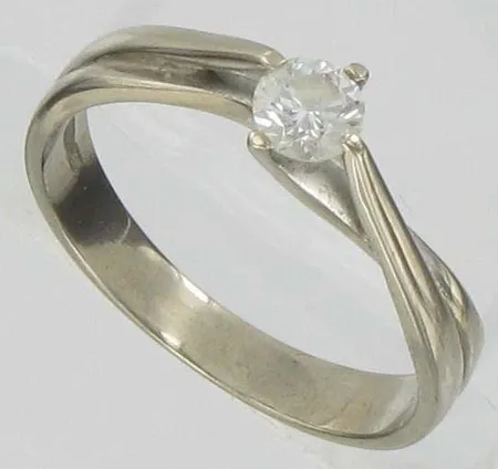 Timanttisormus vk 1xn.0.26ct, kaivertamaton, koko 17¾, 585, paino 3,2g Vikt: 3,2 g