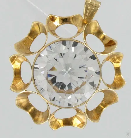Kiviriipus, 585br, paino 5,0g Vikt: 5   g