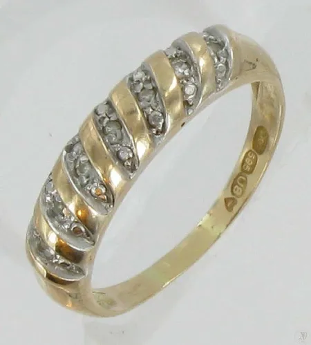 Timanttisormus 7xn.0,005ct, kaivertamaton, koko 18½, 585, paino 3,1g Vikt: 3,1 g