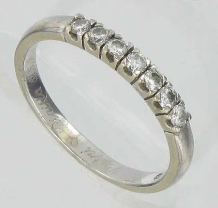 Timanttisormus 7xn.0.05ct, kaiverrettu, koko 19½, 750vk  paino 3,7g Vikt: 3,7 g