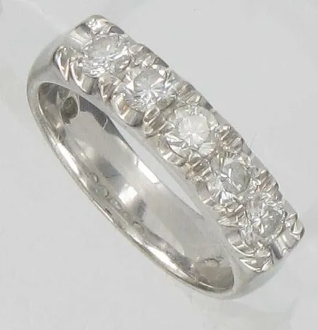 Timanttisormus 5xn.0.14ct, kaivertamaton, koko 16¼, 750, paino 6,6g Vikt: 6,6 g