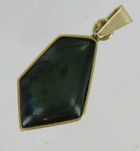 Kiviriipus, 585br, paino 1,9g Vikt: 1,9 g