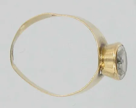 Kivisormus, viallinen, 585br, paino 2,0g Vikt: 2   g