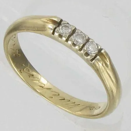 Timanttisormus 3xn.0,03ct, kaiverrettu, koko 19¼, 585, paino 2,3g Vikt: 2,3 g