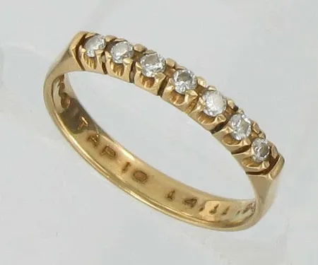 Timanttisormus 7x.0,03ct, kaiverrettu, koko 18, 585, paino 2,6g Vikt: 2,6 g