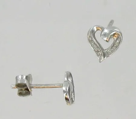 Timanttikorvakorut 4xn.0,005ct, 585vk, paino 0,9g Vikt: 0,9 g