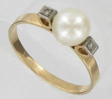 Helmisormus timanteilla 2xn.0,005ct, koko 18½, kaivertamaton, 585, paino 2,6g Vikt: 2,6 g