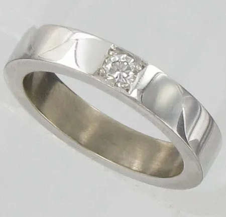 Timanttisormus 1xn.0,10ct, kaivertamaton, koko 15½, 750vk, paino 6,2g Vikt: 6,2 g