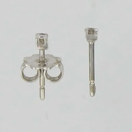 Timanttikorvakorut 2xn.0.03ct, toisessa ei kantaa, 750vk, paino 0,7g Vikt: 0,7 g