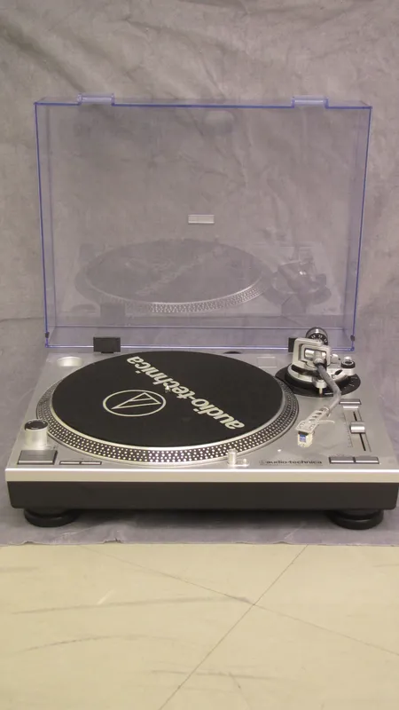 Levysoitin Audio-Technica AT-LP120, laatikossa
Ainoastaan nouto myymälästä!