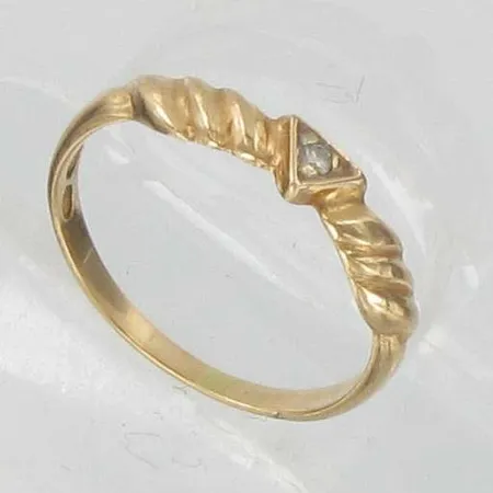 Timanttisormus 1xn.0.005ct, kaivertamaton, koko 13¾, 585, paino 0,8g Vikt: 0,8 g