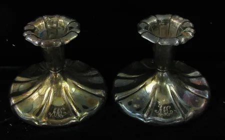 Kynttilänjalat, vialliset, 813br, paino 147,9g Vikt: 147,9 g