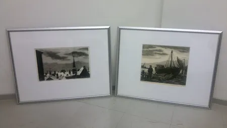 Kaksi taulua puupiirros, koko 31X26cm ja ja 34X22cm, ranta- ja kaupunkimaisema signeerattu Erkki Tanttu -58 31/50 ja Erkki Tanttu -69 10/50