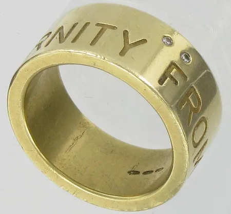 Timanttisormus 2xn.0,01ct, tekstillä FROM HERE TO ETERNITY, kaiverrettu, koko 21½, 585, paino 28,7g Vikt: 28,8 g